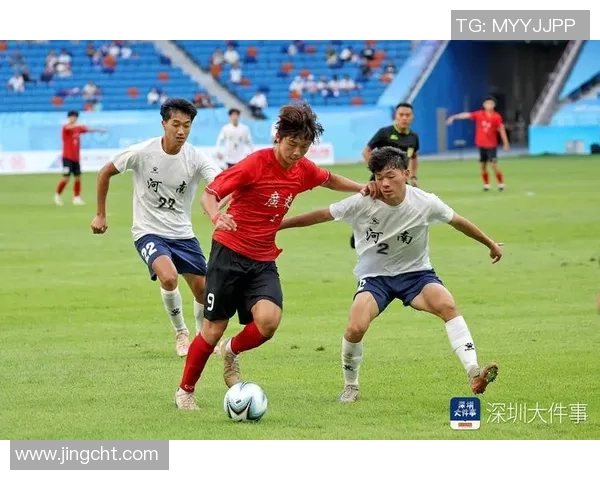 深圳足球队的整体压制战术解析与球队发展前景探讨 深圳足球队的整体压制战术解析与球队发展前景探讨